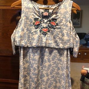 Women’s embroidered shirt